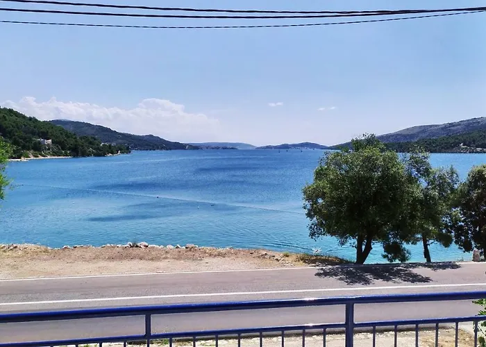 Luce 아파트 산책길